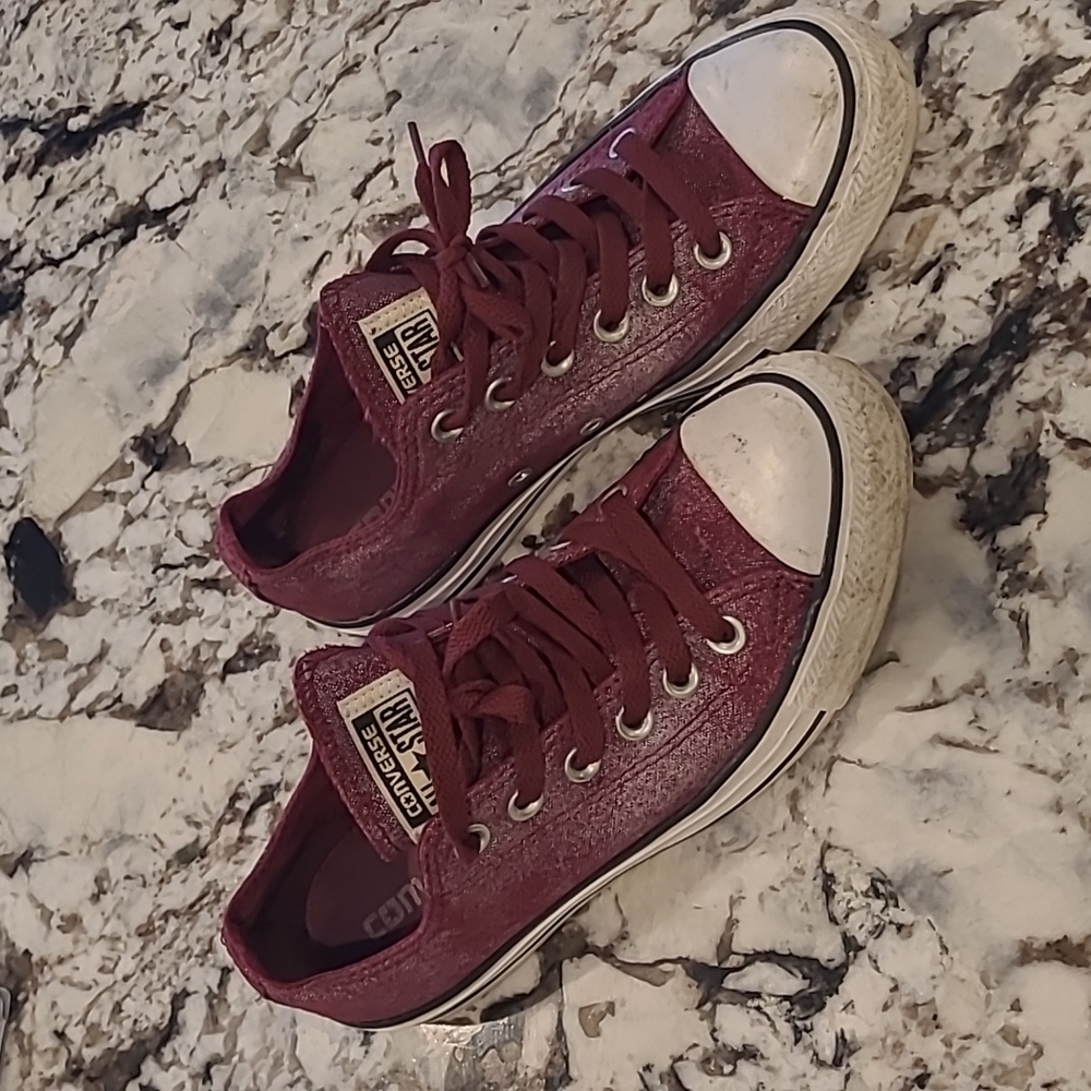 MAROON CONVERSE